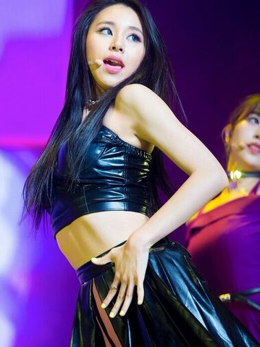 Chaeyoung (Son Chae-young) 손채영